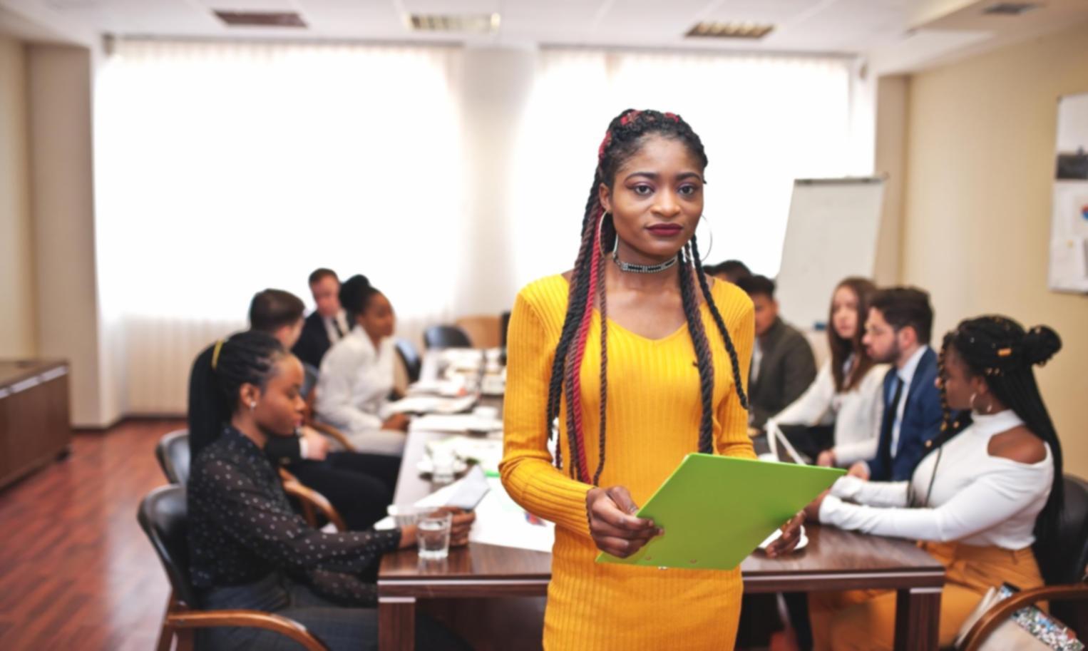 Espace de travail collaboratif avec documents financiers